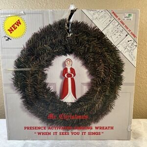 Vintage MR. CHRISTMAS 15" Motion PRESENCE ACTIVATED SINGING WREATH Caroler